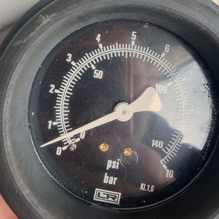 Workshop pressure gauge on an Audi Q5 2.0 TDI before the conversion, needle just above zero